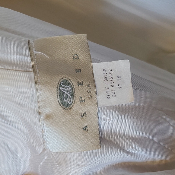 White Formal  Sz 12.  Full skirt with a layer of Crinoline  Roses on arm straps. - Picture 5 of 10